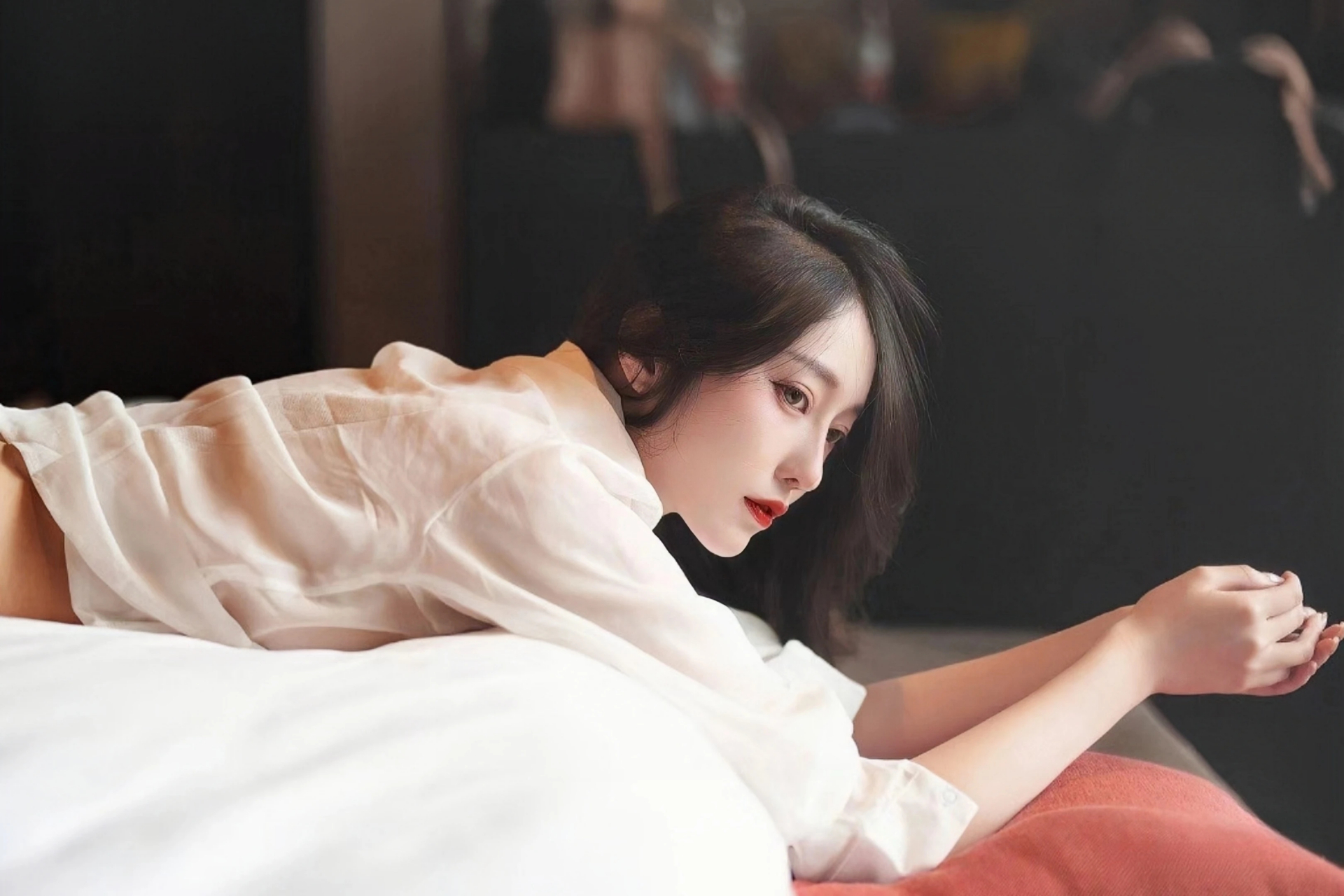 习近平主席《论教育》《习近平文化思想学习纲要》《近镜头：温暖的瞬间》繁体版在香港书展首发